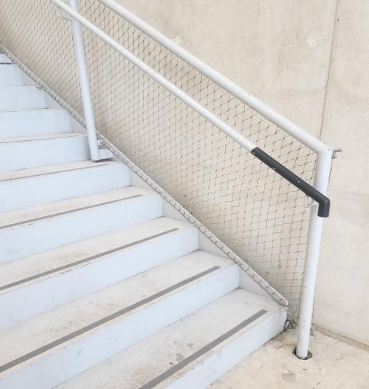 תצלום להמחשה – רשת נירוסטה למעקה מדרגות